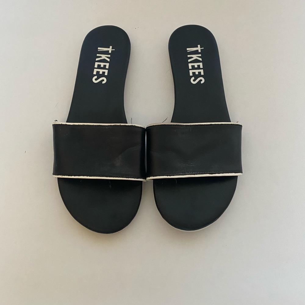 Tkees slides sandals sz 7 black flip flops